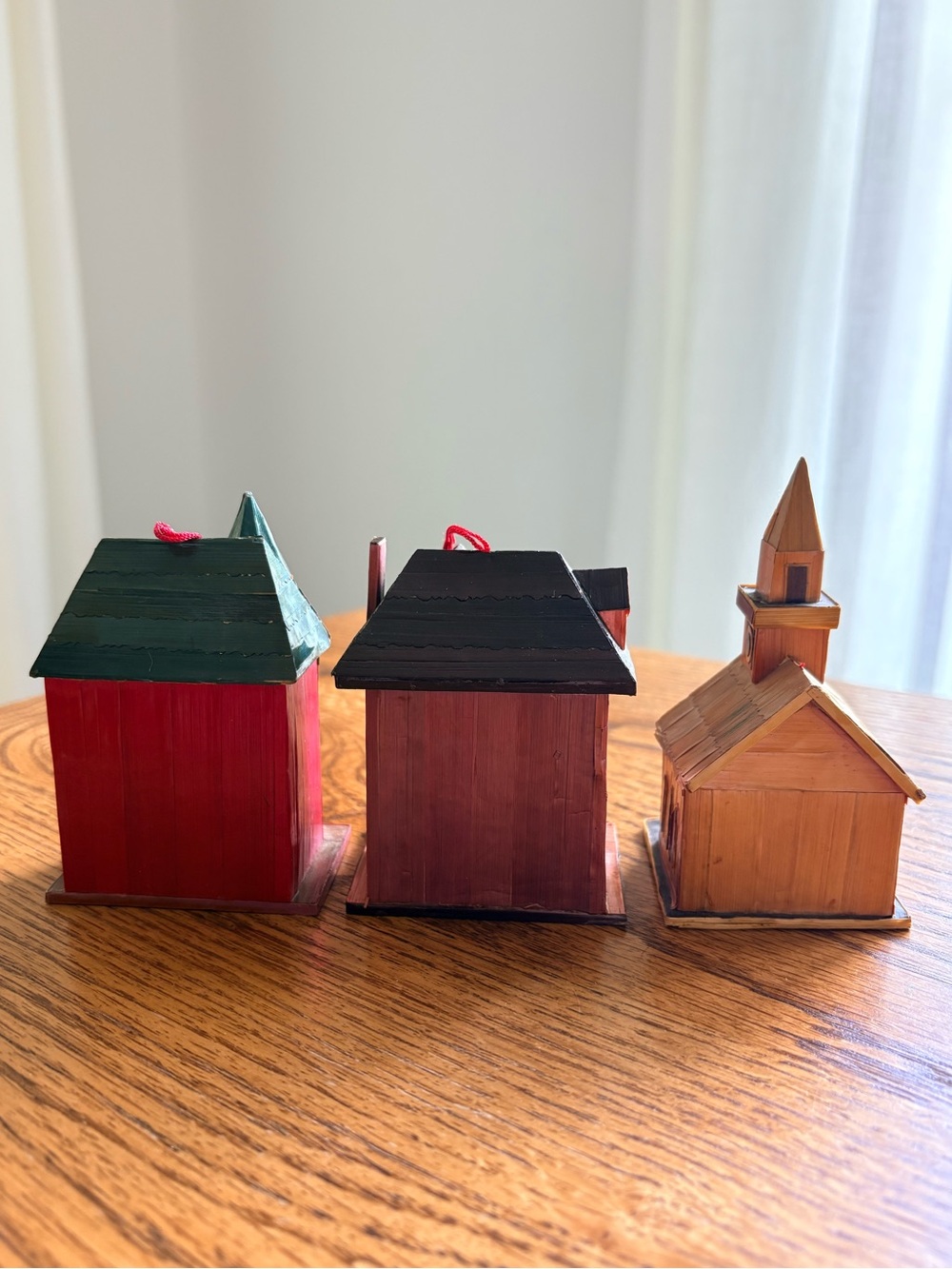 Set of 3 Meow Reo miniature wheat straw and balsa wood architectural ornaments - Picture 3 of 13